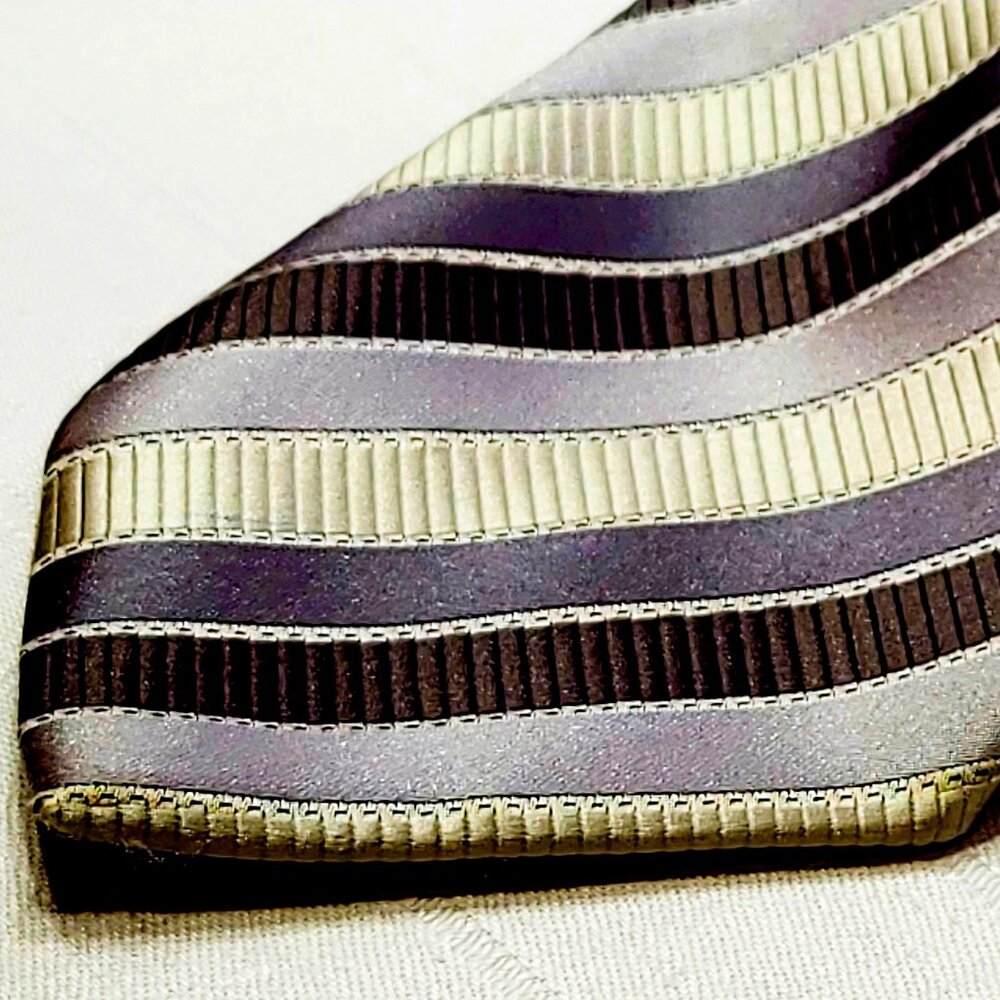 Carlo Monza, Italie,  All silk necktie,  made in china, stripped silver pattern